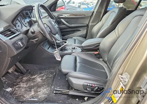 2018 BMW X1 xDrive28I z USA, uszkodzony, nr VIN WBXHT3C38J5K30622